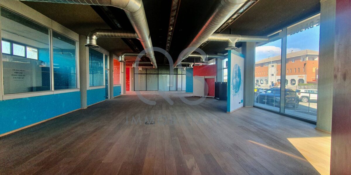 NEGOZIO ESCLUSIVO IN VENDITA NEGOZIO ESCLUSIVO IN VENDITA