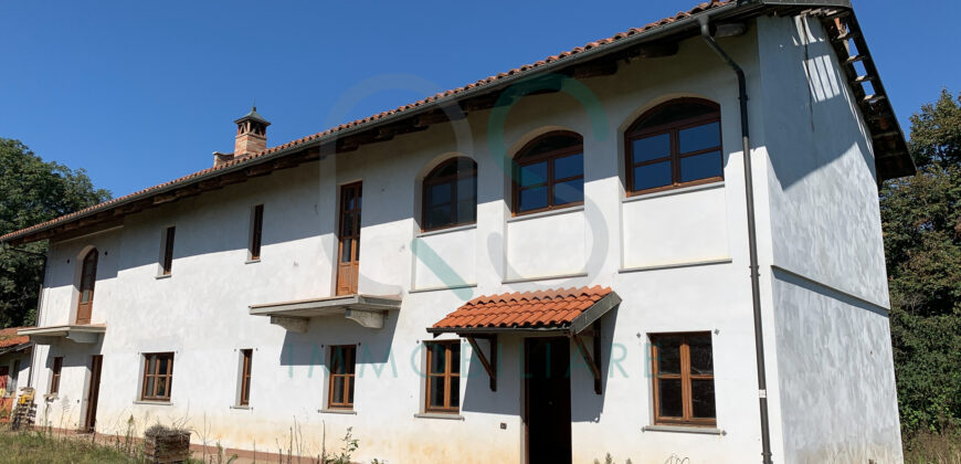 CASCINALE CON TERRENO IN VENDITA