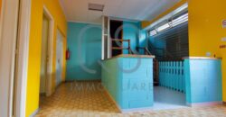 LOCALE COMMERCIALE E AMPIO MAGAZZINO IN VENDITA