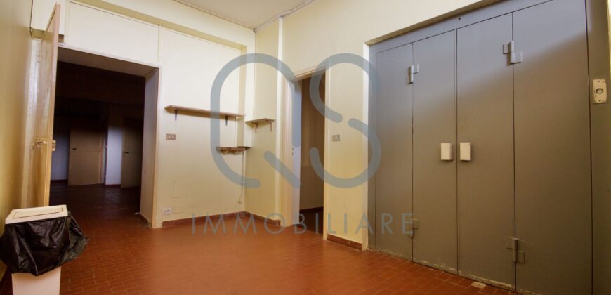 LOCALE COMMERCIALE E AMPIO MAGAZZINO IN VENDITA