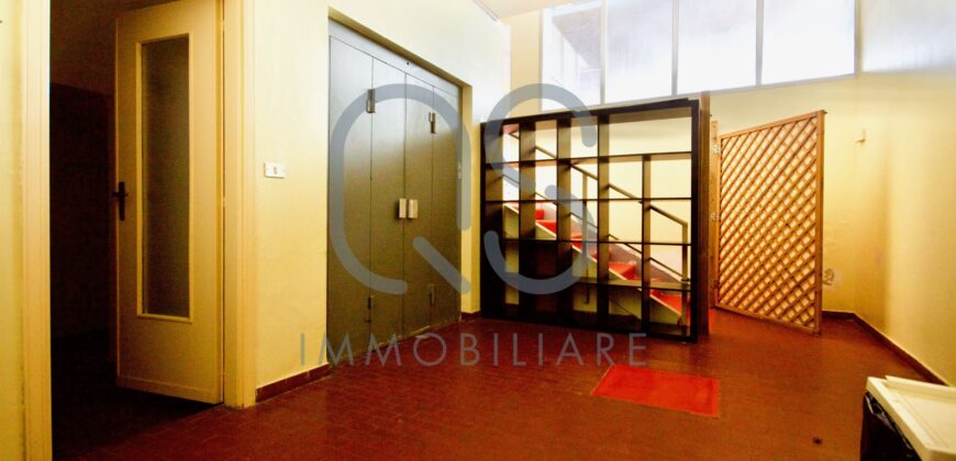 LOCALE COMMERCIALE E AMPIO MAGAZZINO IN VENDITA