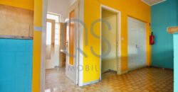 LOCALE COMMERCIALE E AMPIO MAGAZZINO IN VENDITA