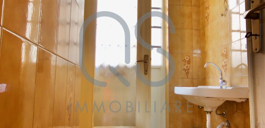 LOCALE COMMERCIALE E AMPIO MAGAZZINO IN VENDITA