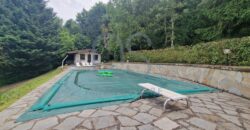 ESCLUSIVA VILLA CON PISCINA E TERRENI IN VENDITA
