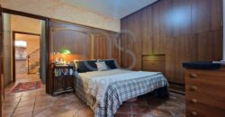 ESCLUSIVA VILLA CON PISCINA E TERRENI IN VENDITA