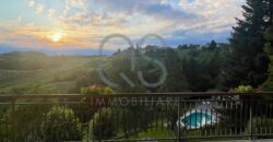 ESCLUSIVA VILLA CON PISCINA E TERRENI IN VENDITA