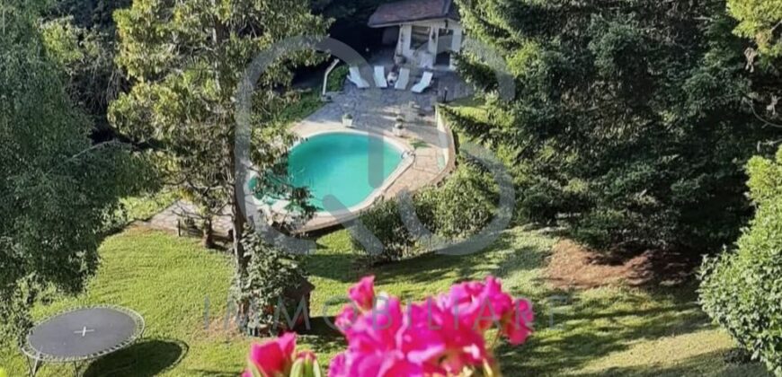ESCLUSIVA VILLA CON PISCINA E TERRENI IN VENDITA