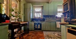 ESCLUSIVA VILLA CON PISCINA E TERRENI IN VENDITA