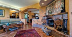 ESCLUSIVA VILLA CON PISCINA E TERRENI IN VENDITA