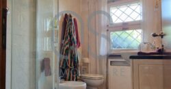 ESCLUSIVA VILLA CON PISCINA E TERRENI IN VENDITA