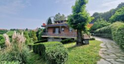 ESCLUSIVA VILLA CON PISCINA E TERRENI IN VENDITA