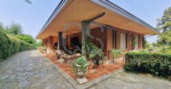 ESCLUSIVA VILLA CON PISCINA E TERRENI IN VENDITA