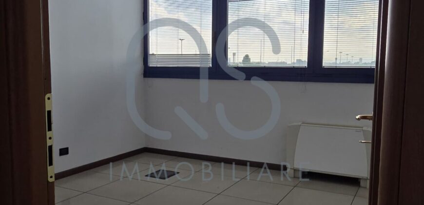 AMPIO UFFICIO IN AFFITTO – COMPLESSO CEBROSA 2000