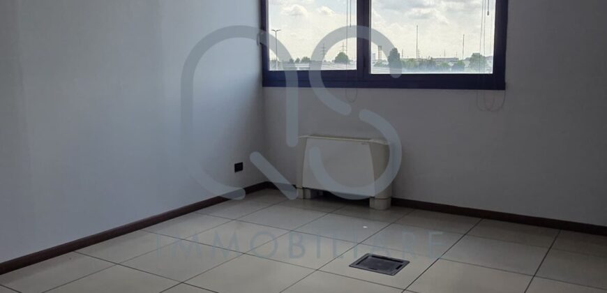 AMPIO UFFICIO IN AFFITTO – COMPLESSO CEBROSA 2000
